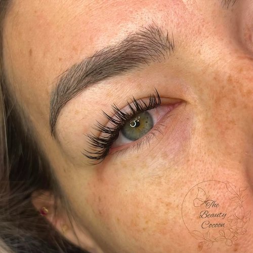Wet look lashes