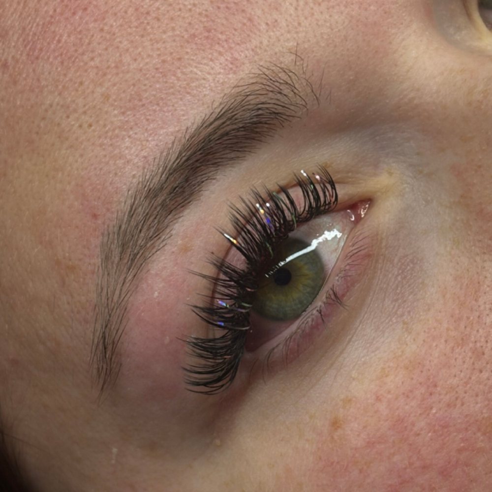 Wet look lash extensions by Shianne