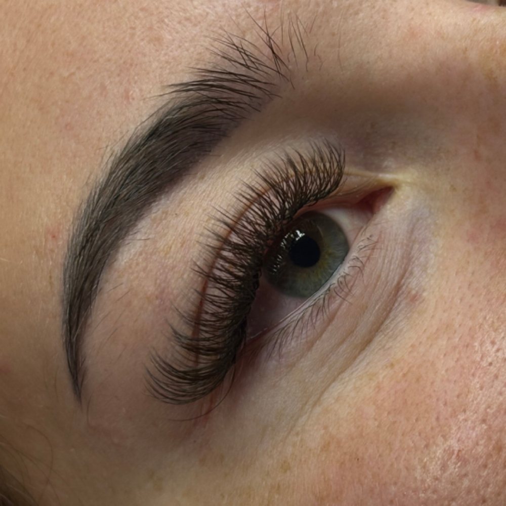 Brown lash set